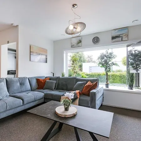 Σπίτι διακοπών Huswell - Spacious House With Garden And Parking