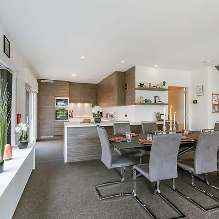 Σπίτι διακοπών Huswell - Spacious House With Garden And Parking