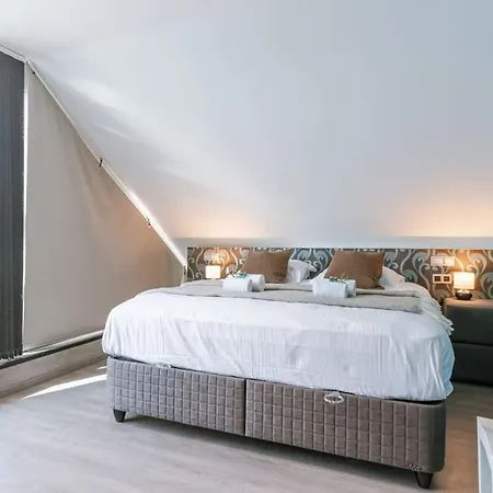 Huswell - Spacious House With Garden And Parking *