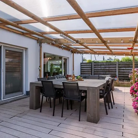 Huswell - Spacious House With Garden And Parking
