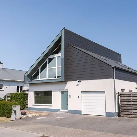 Huswell - Spacious House With Garden And Parking