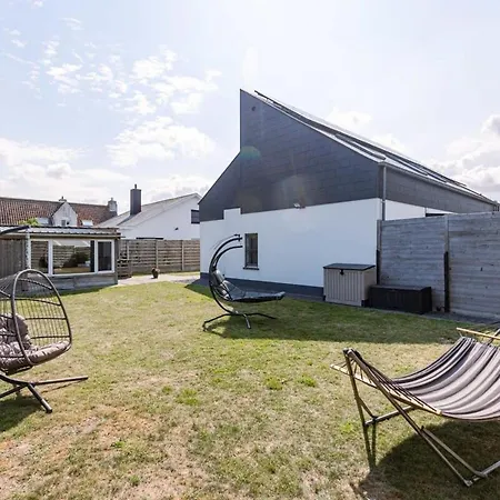 Huswell - Spacious House With Garden And Parking *