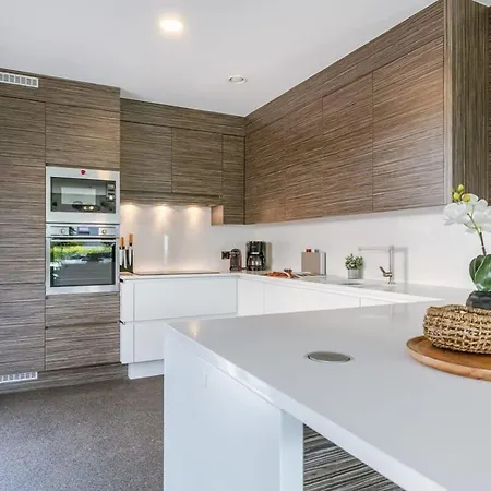 Σπίτι διακοπών Huswell - Spacious House With Garden And Parking